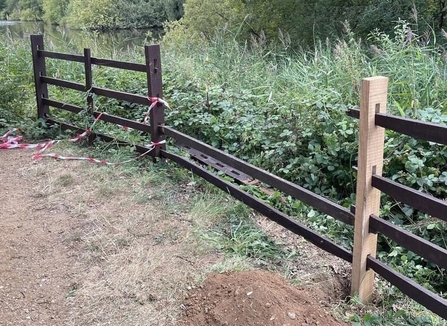 Broken Lincolnshire fencing by the Grebe Lake viewpoint at Whisby